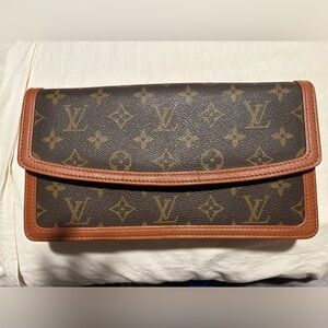 Rare Louis Vuitton Vintage Monogram Clutch from late 1980s Like New